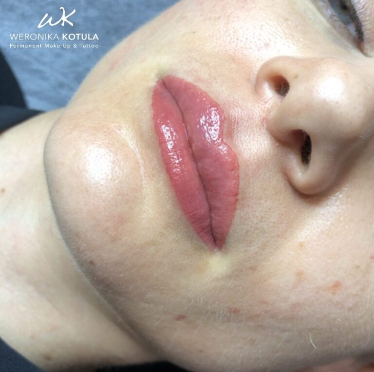 Usta, full lips