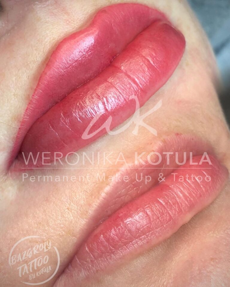 Usta, full lips